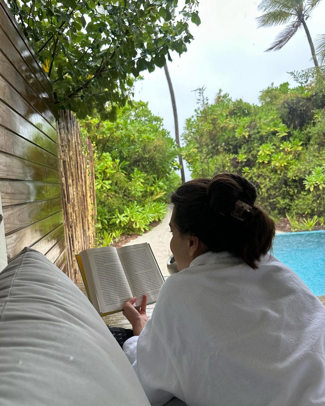 Раміна показала чесні кадри фігури без фотошопу на відпочинку з коханим-військовим